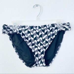 🍓 JCPenney NWOT Geometric Boho Monochrome Swim Ruched Side Bikini Bottom XL